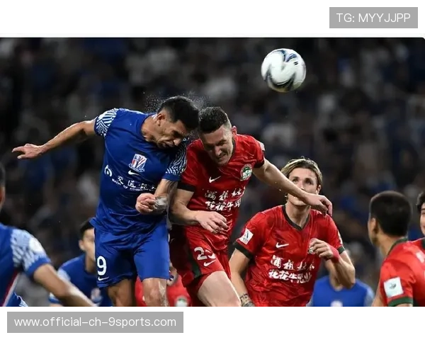 河南队周大地中场接球转身，斜塞直接送到身后